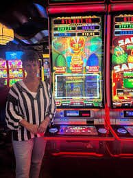 Bàn Live Casino m88bet với dealer thật phát sóng trực tiếp bằng tiếng Việt